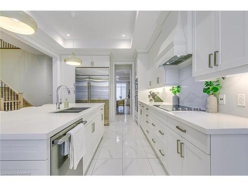 83 Ballmer Trail, Oakville, ON - Indoor Photo Showing Kitchen With Double Sink With Upgraded Kitchen