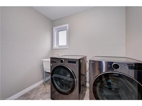 442 Westhaven Street, Waterloo, ON - Indoor Photo Showing Laundry Room