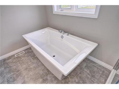 442 Westhaven Street, Waterloo, ON - Indoor Photo Showing Bathroom