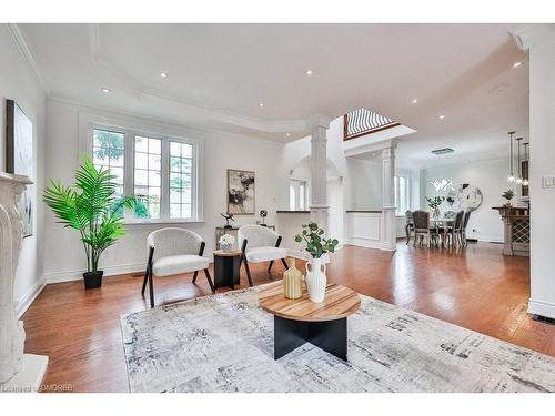 192 Waneta Drive, Oakville, ON - Indoor Photo Showing Living Room