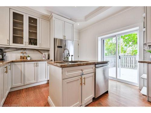 192 Waneta Drive, Oakville, ON - Indoor Photo Showing Kitchen