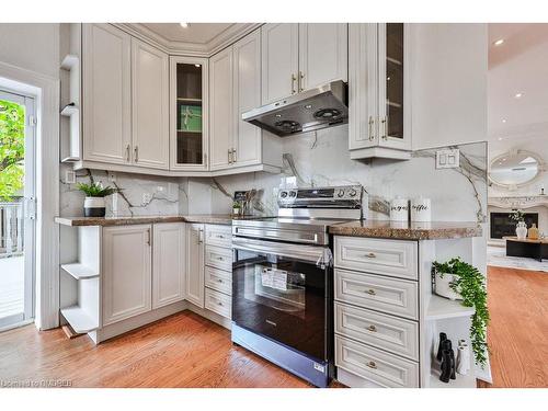 192 Waneta Drive, Oakville, ON - Indoor Photo Showing Kitchen