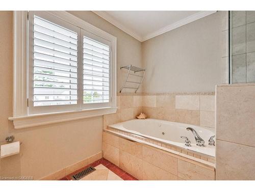 192 Waneta Drive, Oakville, ON - Indoor Photo Showing Bathroom