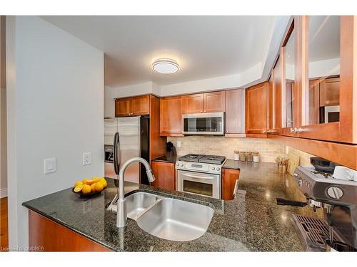 2966 Garnethill Way, Oakville, ON - Indoor Photo Showing Kitchen With Double Sink