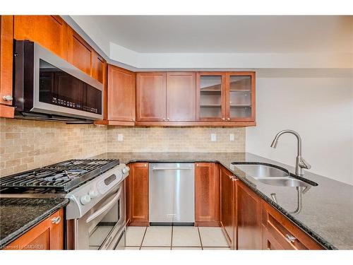 2966 Garnethill Way, Oakville, ON - Indoor Photo Showing Kitchen With Double Sink