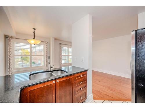 2966 Garnethill Way, Oakville, ON - Indoor Photo Showing Kitchen With Double Sink