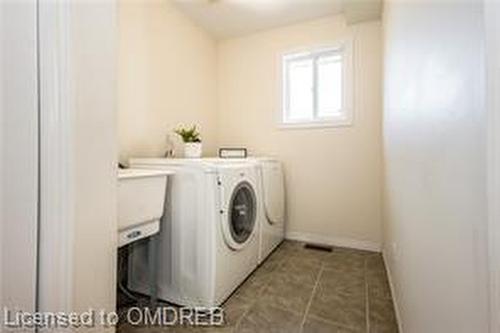 140 Severn Drive, Guelph, ON - Indoor Photo Showing Laundry Room