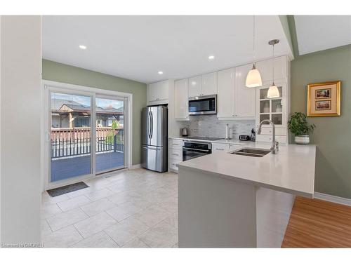 24 Quaker Road, Welland, ON - Indoor Photo Showing Kitchen With Double Sink With Upgraded Kitchen