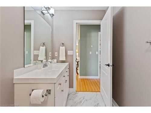 24 Quaker Road, Welland, ON - Indoor Photo Showing Bathroom