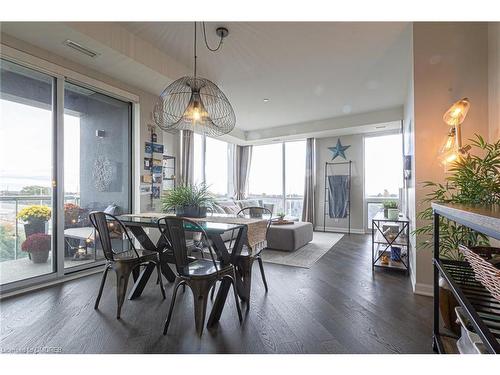 304-3028 Creekshore Common, Oakville, ON - Indoor Photo Showing Dining Room