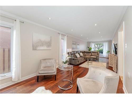 2128 Wincanton Crescent, Mississauga, ON - Indoor Photo Showing Living Room