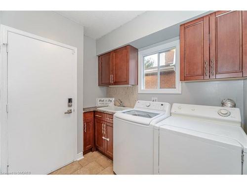 2128 Wincanton Crescent, Mississauga, ON - Indoor Photo Showing Laundry Room