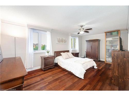 2128 Wincanton Crescent, Mississauga, ON - Indoor Photo Showing Bedroom