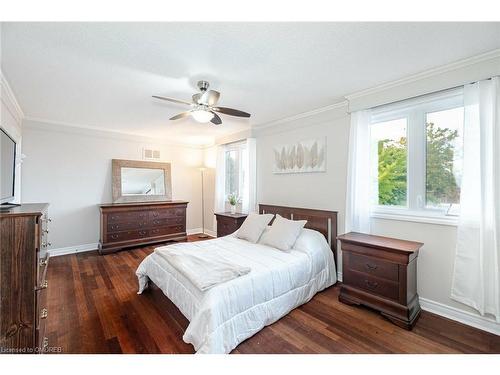 2128 Wincanton Crescent, Mississauga, ON - Indoor Photo Showing Bedroom