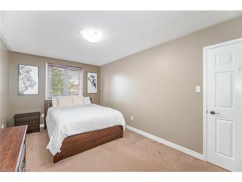 2128 Wincanton Crescent, Mississauga, ON - Indoor Photo Showing Bedroom