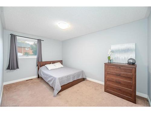 2128 Wincanton Crescent, Mississauga, ON - Indoor Photo Showing Bedroom