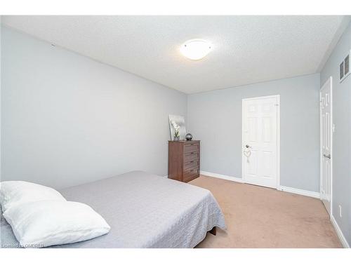 2128 Wincanton Crescent, Mississauga, ON - Indoor Photo Showing Bedroom