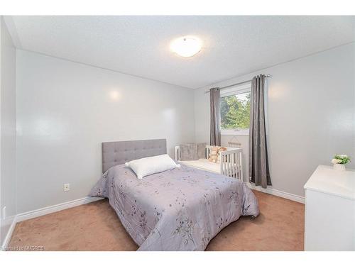 2128 Wincanton Crescent, Mississauga, ON - Indoor Photo Showing Bedroom