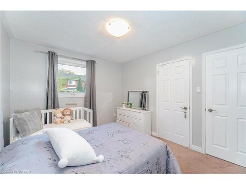 2128 Wincanton Crescent, Mississauga, ON - Indoor Photo Showing Bedroom