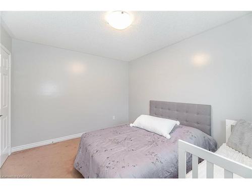 2128 Wincanton Crescent, Mississauga, ON - Indoor Photo Showing Bedroom