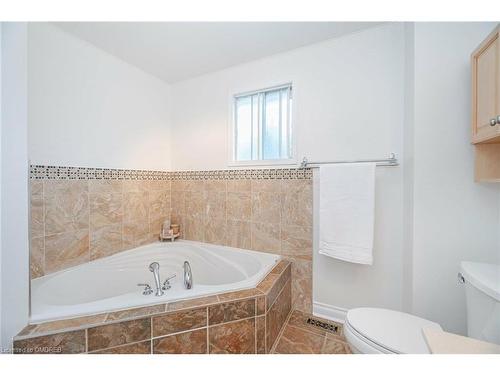 2128 Wincanton Crescent, Mississauga, ON - Indoor Photo Showing Bathroom