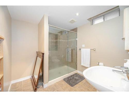 2128 Wincanton Crescent, Mississauga, ON - Indoor Photo Showing Bathroom