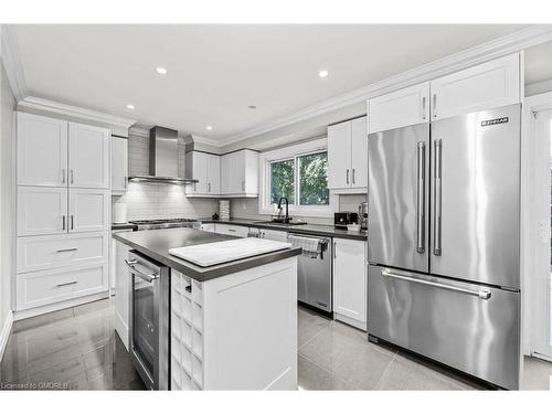 4364 Palisades Lane, Mississauga, ON - Indoor Photo Showing Kitchen With Upgraded Kitchen