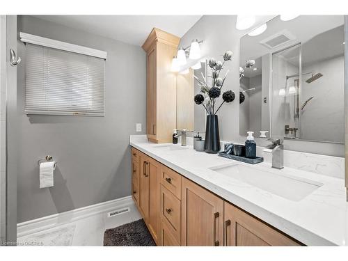 4364 Palisades Lane, Mississauga, ON - Indoor Photo Showing Bathroom