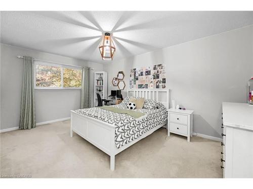 4364 Palisades Lane, Mississauga, ON - Indoor Photo Showing Bedroom