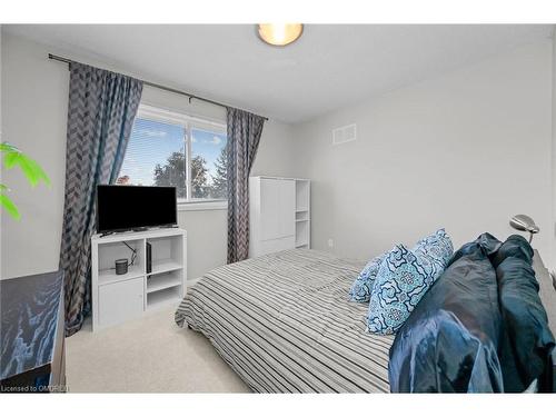 4364 Palisades Lane, Mississauga, ON - Indoor Photo Showing Bedroom