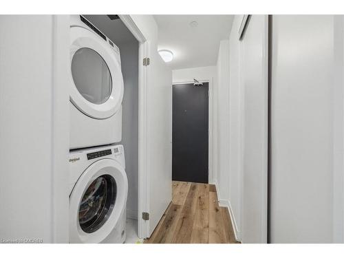 529-395 Dundas Street W, Oakville, ON - Indoor Photo Showing Laundry Room