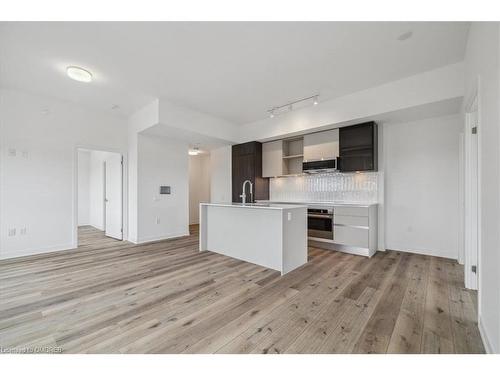 529-395 Dundas Street W, Oakville, ON - Indoor Photo Showing Kitchen