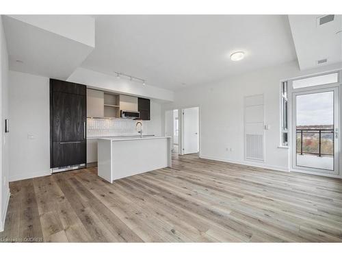 529-395 Dundas Street W, Oakville, ON - Indoor Photo Showing Kitchen