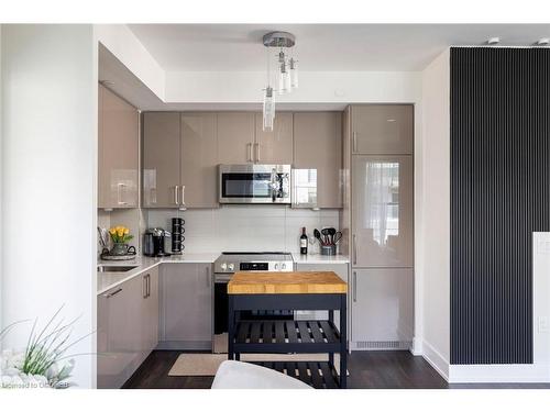 720-2450 Old Bronte Road, Oakville, ON - Indoor Photo Showing Kitchen