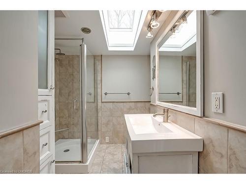 411 Trafalgar Road, Oakville, ON - Indoor Photo Showing Bathroom