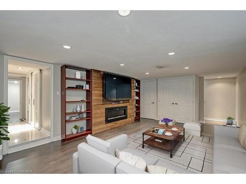 411 Trafalgar Road, Oakville, ON - Indoor Photo Showing Living Room