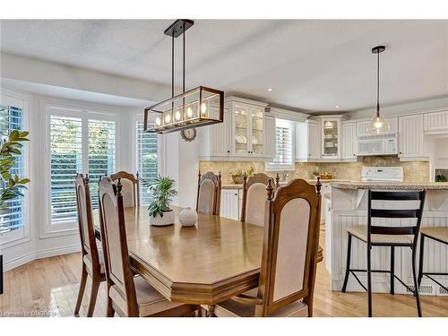 9 Hughes Court, Kawartha Lakes, ON - Indoor Photo Showing Dining Room