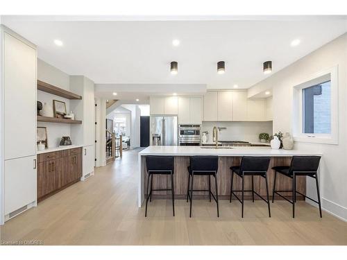 348 Kingsleigh Court, Milton, ON - Indoor Photo Showing Kitchen