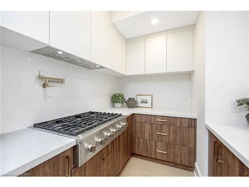 348 Kingsleigh Court, Milton, ON - Indoor Photo Showing Kitchen