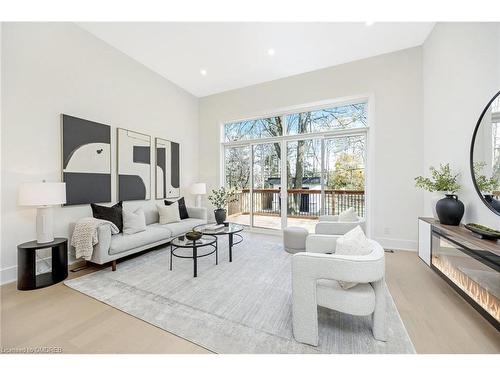 348 Kingsleigh Court, Milton, ON - Indoor Photo Showing Living Room