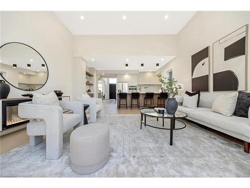 348 Kingsleigh Court, Milton, ON - Indoor Photo Showing Living Room