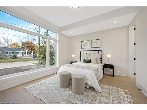 348 Kingsleigh Court, Milton, ON - Indoor Photo Showing Bedroom