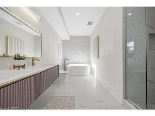 348 Kingsleigh Court, Milton, ON - Indoor Photo Showing Bathroom