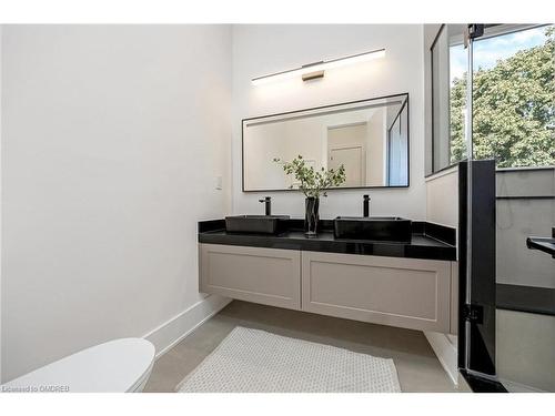 348 Kingsleigh Court, Milton, ON - Indoor Photo Showing Bathroom