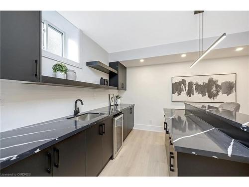 348 Kingsleigh Court, Milton, ON - Indoor Photo Showing Kitchen