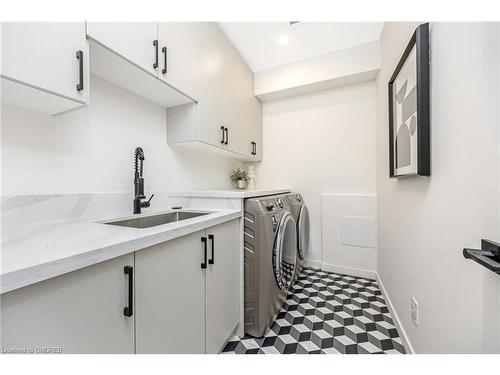 348 Kingsleigh Court, Milton, ON - Indoor Photo Showing Laundry Room