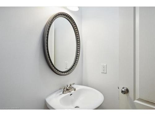 2379 Rock Point Drive, Oakville, ON - Indoor Photo Showing Bathroom