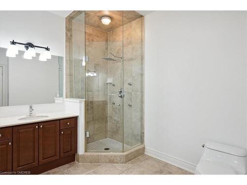 2379 Rock Point Drive, Oakville, ON - Indoor Photo Showing Bathroom