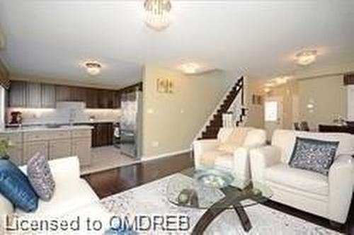 4799 Thomas Alton Boulevard, Burlington, ON - Indoor Photo Showing Living Room