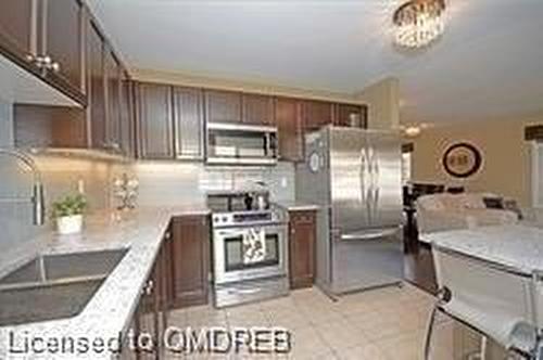 4799 Thomas Alton Boulevard, Burlington, ON - Indoor Photo Showing Kitchen With Stainless Steel Kitchen